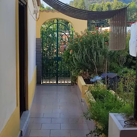 Casa Amena Con Ampio Terrazzo E Giardino Дом отдыха Липари
