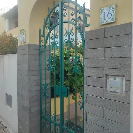 Casa de Férias Casa Amena Con Ampio Terrazzo E Giardino Lípara