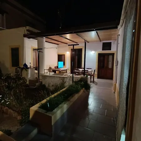 Casa Amena Con Ampio Terrazzo E Giardino