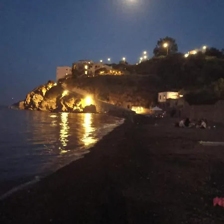 Casa Amena Con Ampio Terrazzo E Giardino * Lípara