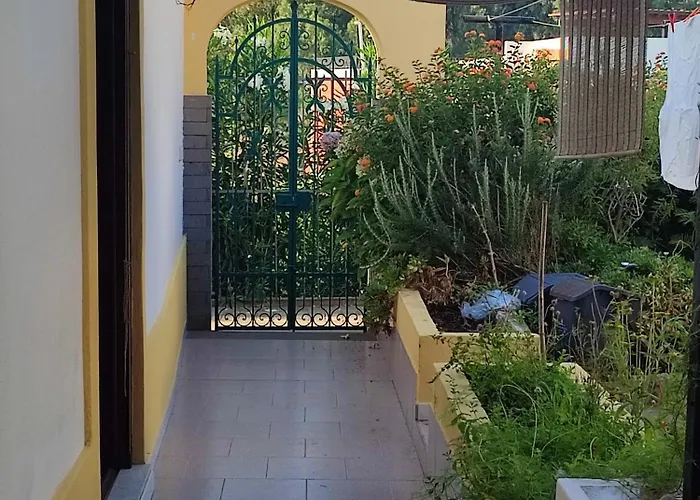 Casa Amena Con Ampio Terrazzo E Giardino Holiday home Lipari (Isola Lipari)