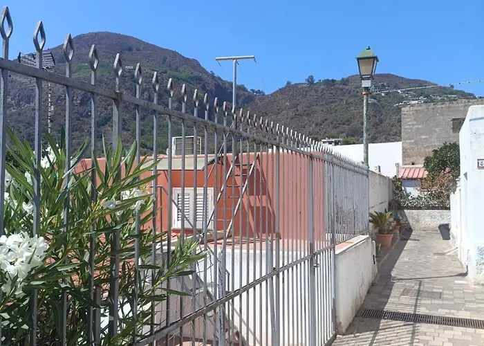 Casa Amena Con Ampio Terrazzo E Giardino * Lipari (Isola Lipari)