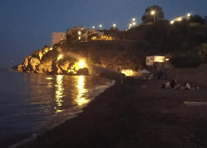 Casa Amena Con Ampio Terrazzo E Giardino * Lipari (Isola Lipari)